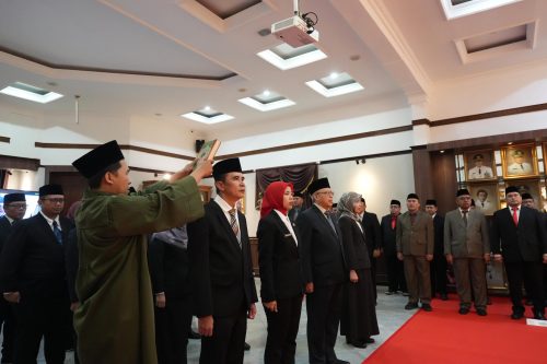 Walikota Sukabumi, H. Ayep Zaki Lantik 12 Pejabat Esselon II