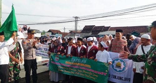 Camat Cisaga, Nia Kurniawan Pimpin Pawai Taaruf Tingkat...