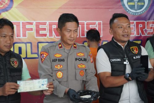 Polres Ciamis Ringkus Penipu Beras 1,3 Ton Modus MBG di… Polres Ciamis Ringkus Penipu Beras 1,3 Ton Modus MBG di...