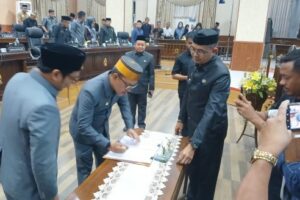Bupati Jeneponto Seragkan Ranperda Perubahan APBD TA...