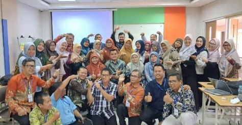 Hj. Lina Susiani, M.Pd Bagikan Pengalaman 8 Tahun...