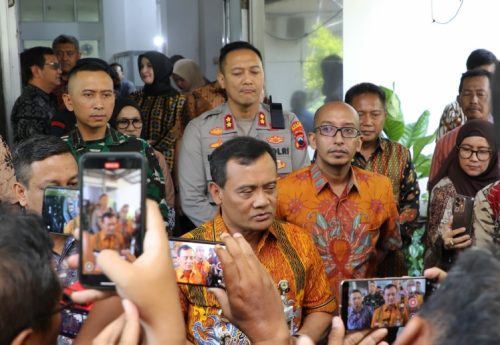 Pemprov Jateng Salurkan Bantuan Keuangan ke Pemkot...