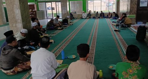 Ngaji Subuh MWC NU Katapang Bahas Kitab Adabu Ta’lim Wal...
