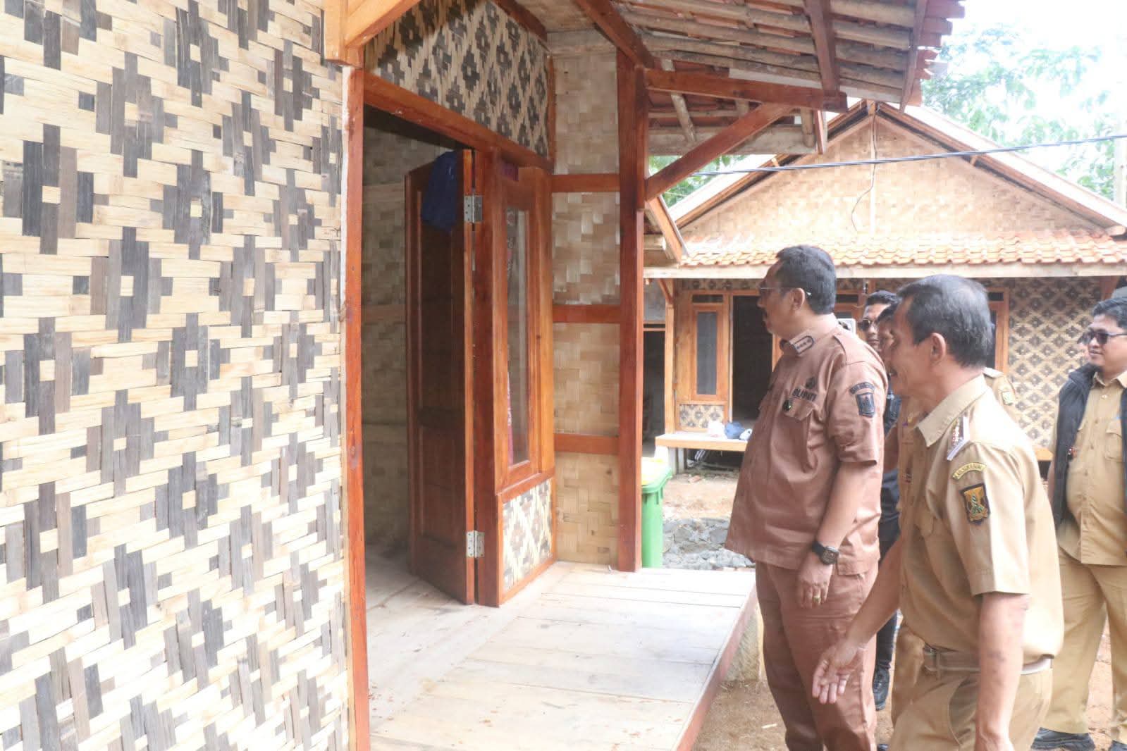 Bupati Sukabumi Tinjau Hasil Pembangunan Hunian Tetap...