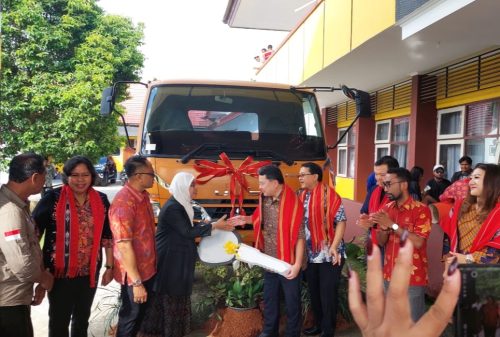 Plh. Sekda Prov.Maluku, Kasrul Selang : Donasi Truk PT...