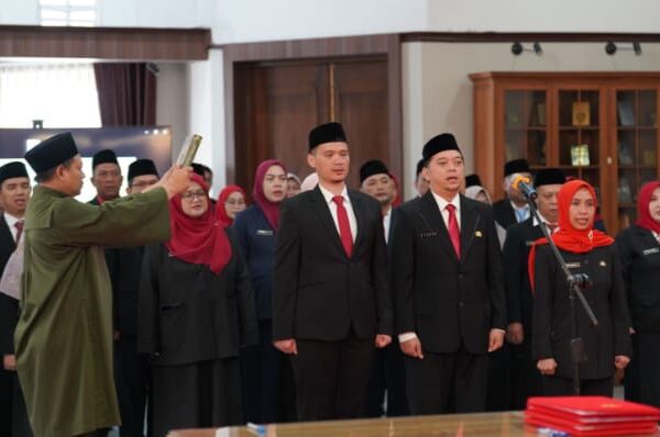 Wali Kota Sukabumi, H. Ayep Zaki Lantik 39 Pejabat