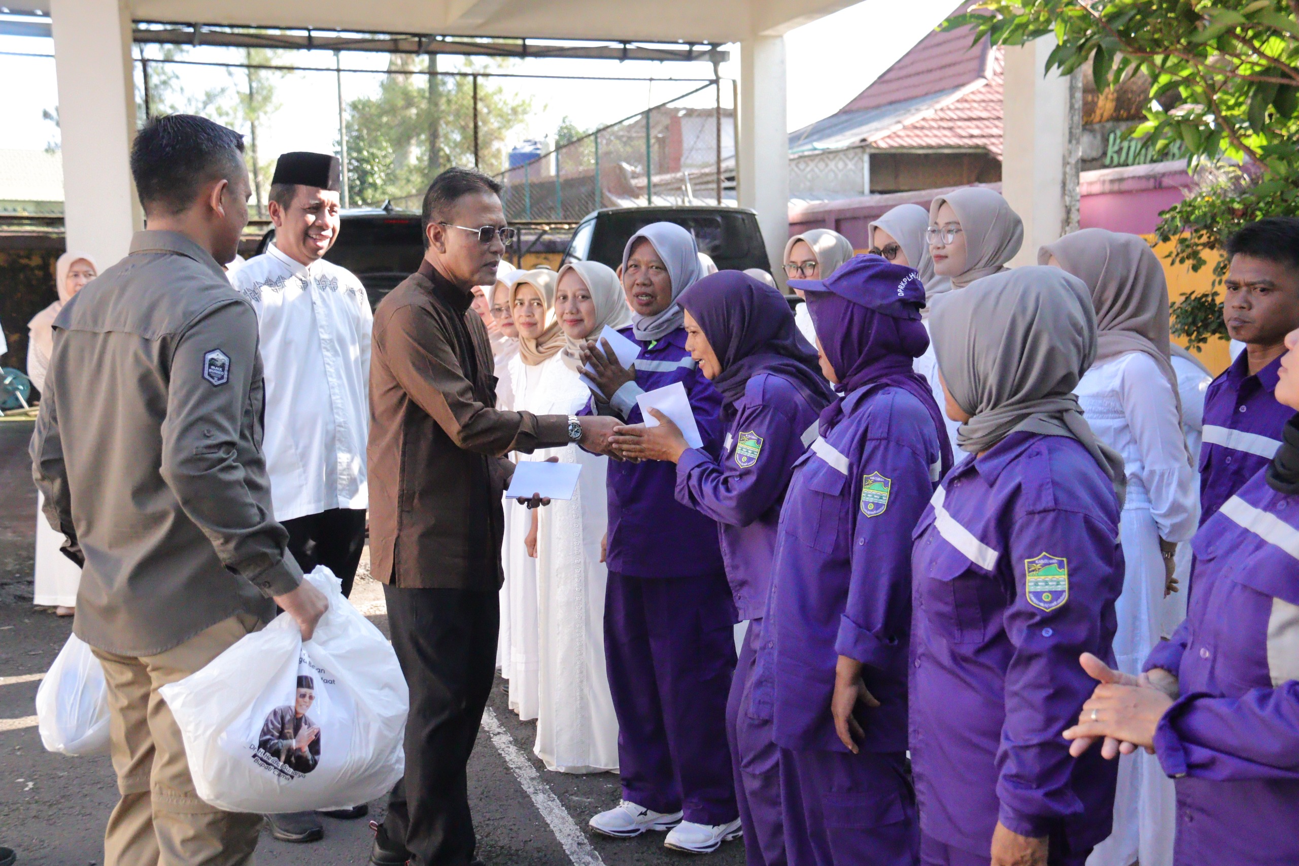 Bupati Ciamis Puji Kinerja Pegawai DPRK PLH dan Pasukan Ungu