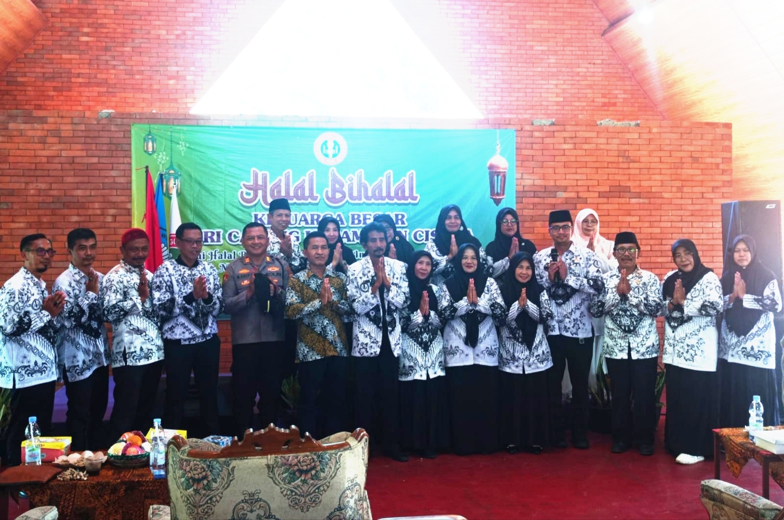 Keluarga Besar PGRI Cabang Kec. Cisaga Gelar Acara Halal...
