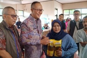 Wali Kota Sukabumi Tinjau Penyaluran Bantuan Pangan di...
