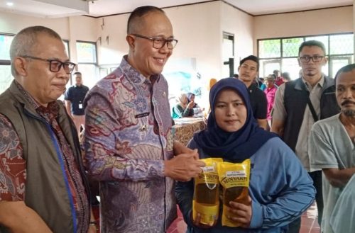 Wali Kota Sukabumi Tinjau Penyaluran Bantuan Pangan di...
