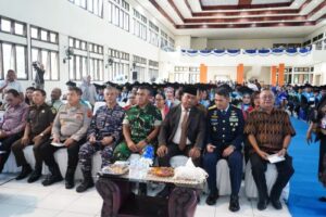 Hadiri Wisuda XXI Polnam, Wakil Gubernur Maluku Tekankan...