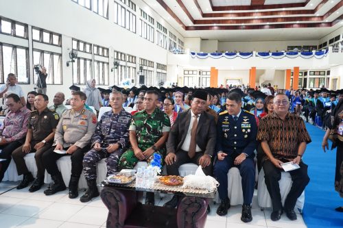 Hadiri Wisuda XXI Polnam, Wakil Gubernur Maluku Tekankan...