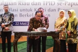 Sekda Kab. Sukabumi Teken Kerjasama Antar Daerah Dengan...