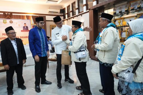 Wali Kota Sukabumi Lepas Jemaah Calon Haji Kloter 13 JKS...