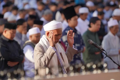Unsur Pimpinan Kota Sukabumi Melaksanakan Sholat Idul...