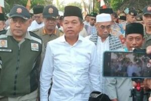 KDM Laksanakan Sholat Idul Adha di Masjid Al Hikmah,...