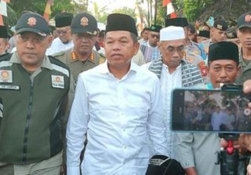 KDM Laksanakan Sholat Idul Adha di Masjid Al Hikmah,...
