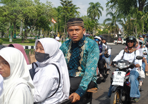 Ribuan Warga Meriahkan Pawai Ta&rsquo;aruf Tahun Baru Islam...