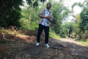 Jalan Selatan Bandung Barat Rusak Parah, Jeje Janji...