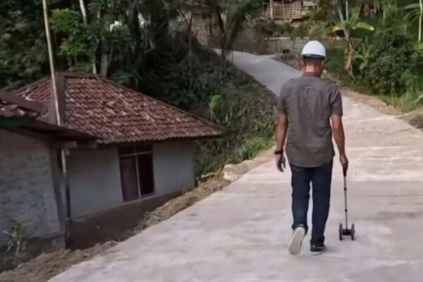 Pemkab Cianjur Targetkan 82 Persen Jalan Berstatus...