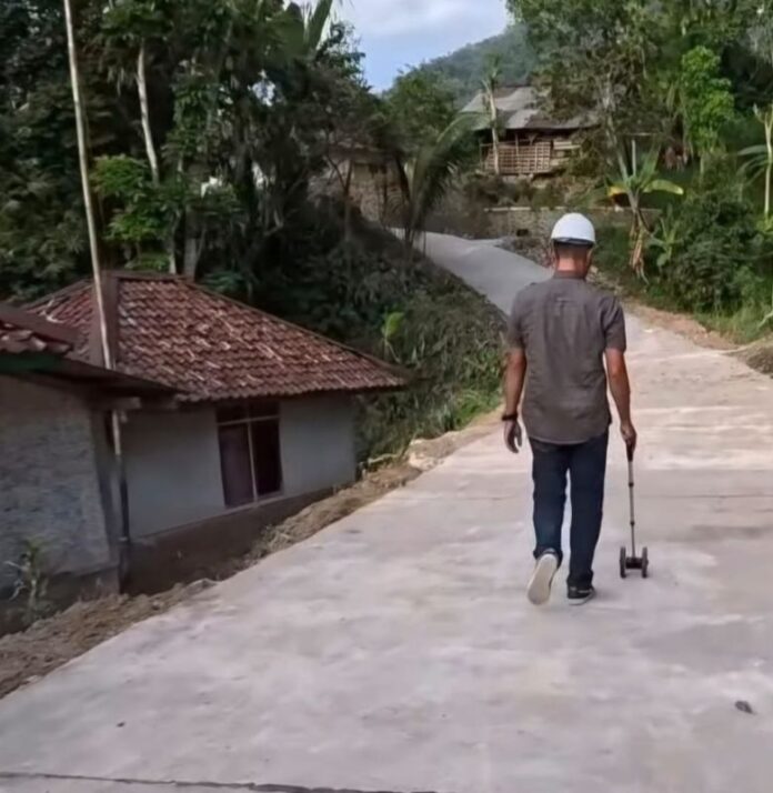 Pemkab Cianjur Targetkan 82 Persen Jalan Berstatus...